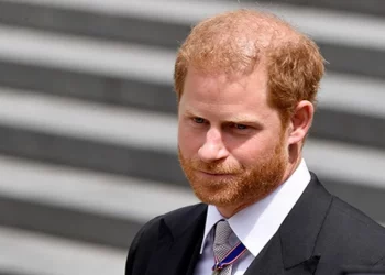 A do të jetë prezent Harry gjatë momentit solemn? –