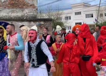 Pashka festohet në mënyrë origjinale në fshatin pranë Vlorës –