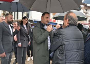 Veliaj të kthehet te shitja e fiqve dhe pensioni i mamit –
