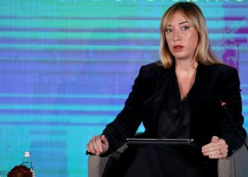 Pas lekëve të tërmetit, nis edhe shpërndarja e naftës falas –