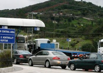 Pashkët ortodokse sjellin shqiptarët në atdhe –