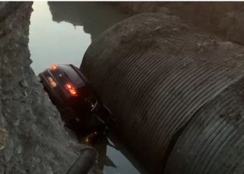 Makina përfundon në kanal në Vlorë –