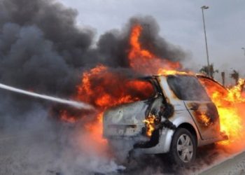 Shkrumbohet makina në autostradën Tiranë-Durrës