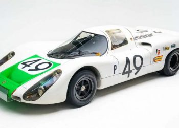 Muzeu Petersen pret ekspozitën e Porsche në 75-vjetorin e prodhimit –