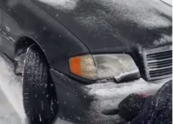 VIDEO/ Bora e madhe bllokon makinat në Theth –