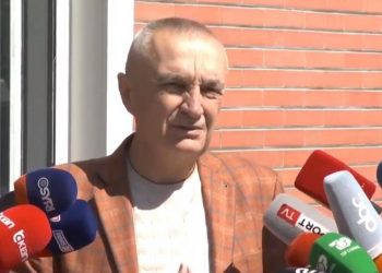 Rama do të nxjerrë Shqipërinë nga Arbitrazhi, Meta: I çmendur –