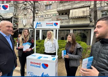 ‘Stenda e shpresës’, Meta promovon planin me të rinjtë për Tiranën –