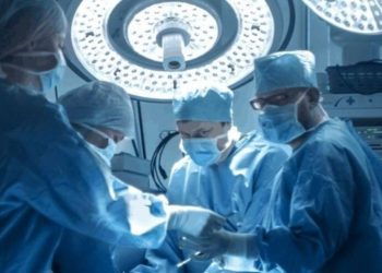 Operacion i rrallë, gruas i hiqet tumori 42 kg –