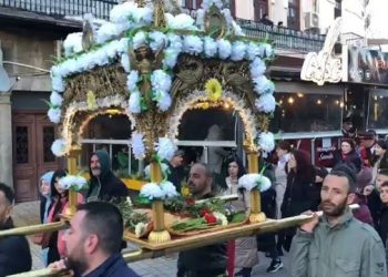 Besimtarët ortodoksë në Korçë kremtojnë të Premten e Zezë –