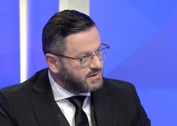 Ndreca punonte avokat, por dhe në ministr –
