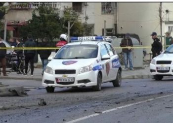 FOTO/ Ja si ka ‘shpërthyer’ makina e kreut të PD në Vaun e Dejës –