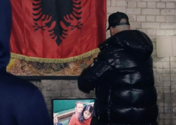Reperi shqiptar tallet me Suella Braverman (VIDEO) –