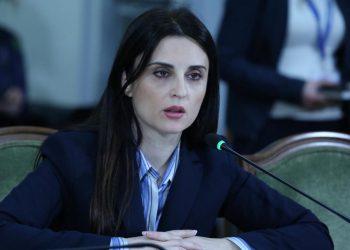 Sako po nxjerr me detyrim në fushatë mësues e nxënës –