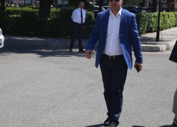 Eduart Shalsi kërkon rritje rroge –