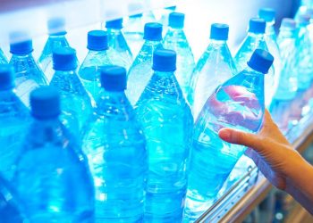 Sa herë duhen rimbushur shishet plastike të ujit? –