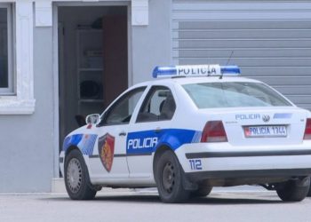 Drejtonin mjetin në gjendje të dehur, arrestohen 4 persona –