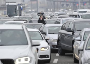 Bie nga froni ‘Benz-i’, kush është makina e preferuar e shqiptarëve –