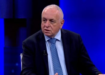 Policia i bën presion qytetarëve, administrata dhe mjekët… –