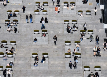 Koreja e Jugut do japë 500 dollarë në muaj për çdo të vetmuar –