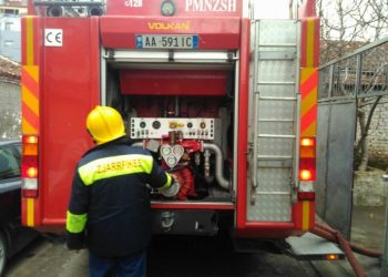 68-vjeçari në Vlorë i vë flakën banesës së tij dhe largohet –