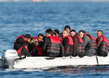 “Home Office” paralajmëron grevë, azilkërkuesit shqiptarë i shpëtojnë deportimit në Ruanda –