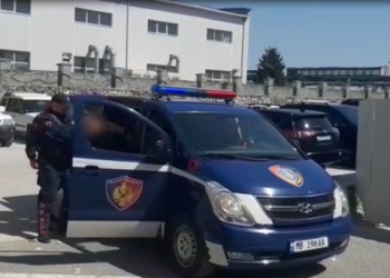 Ushtroi dhunë ndaj prindërve, arrestohet 34-vjeçari –