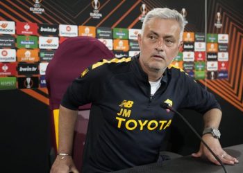 “Është i aftë të shesë frigorifer në Alaskë”/ Mourinho elozhohet maksimalisht nga legjenda e stolit –