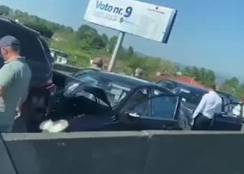 Aksident masiv në autostradë Tiranë-Durrës, përplasen 5 makina –