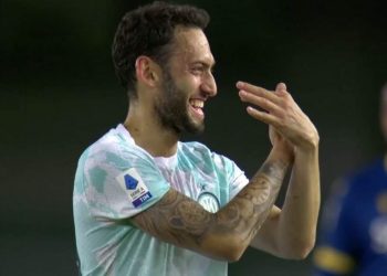 Çalhanoglu eurogol, feston me ‘shqiponjë’ për Asllanin –