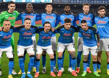 Napoli shpallet kampion pas 33 vitesh, tifozët pushtojnë fushën –