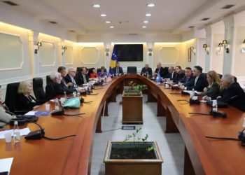 Deputetët e AAK takohen me delegacionin nga SHBA, kërkojnë liberalizim vizash –