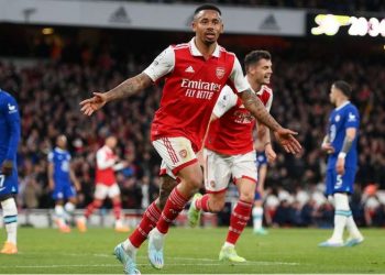 Arsenal mposht Chelsean, rimerr kreun e Premier League –