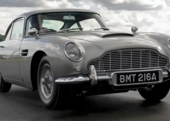 Aston Martin përmirëson veturën DB5 dhe modelet e tjera klasike –