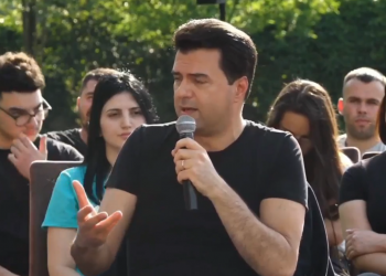 Takimi me të rinjtë/ Basha kërkon vetting politik, lista të hapura dhe kufizim mandatesh –