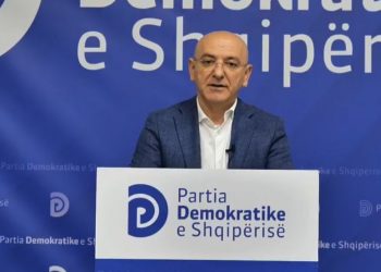 Jepuni leksion atyre që kanë mbajtur… –