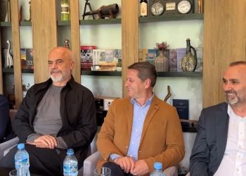 Ti je i qeverisë apo i bashkisë?! –