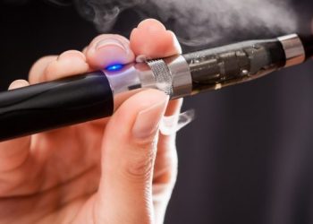 Cilësohen problem në rritje, ky vend ndalon cigaret elektronike –