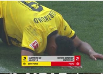 Me FOTO, trishtimi i madh i lojtarëve të Dortmund për humbjen e titullit –
