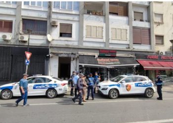 60-vjeçarja bie nga kati i tretë në Durrës, në gjendje të rëndë –