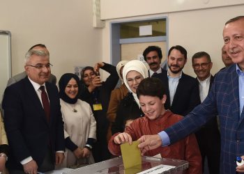 Mediat e huaja paralajmërojnë për më të keqen nëse rizgjidhet Erdogan –