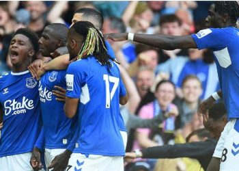 Ish-kampionët e Premier League bien nga kategoria –