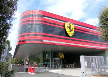 “E rëndësishme, siguria e popullatës”/ Ferrari solidarizohet me të përmbyturit në Itali –
