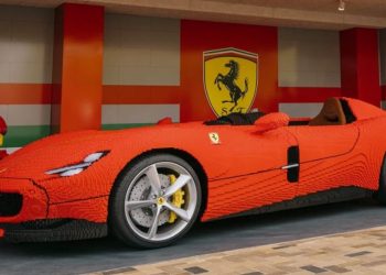 Prezantohet Ferrari Monza SP1 me përmasa reale –