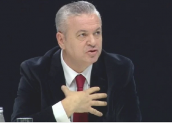 Berisha të krijojë parti të re, Bashën se kupton as kur qethet –