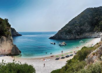 Shpëtohen dy turistë, kish9in ‘ngecur’ në Gjirin e Gramës –