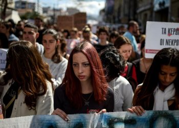 Partitë greke në garë për votat e “brezit të humbur” –