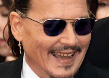 7 minuta duartrokitje por, fansat e Depp “neveriten” nga një detaj –