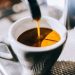 Sa kafeinë përmban një filxhan kafe? Ja ndikimet në organizëm –