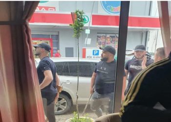 Salianji nxjerr FOTON/ ‘Personat e armatosur që terrorizuan votuesit në Kavajë’ –