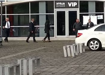 Yuri Kim vëzhgon zgjedhjet dhe në Elbasan (FOTO) –